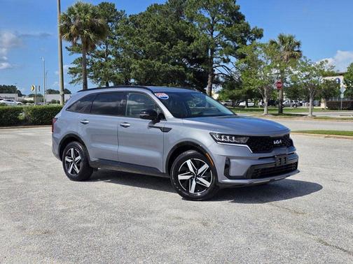 Silver 2023 Kia Sorento S