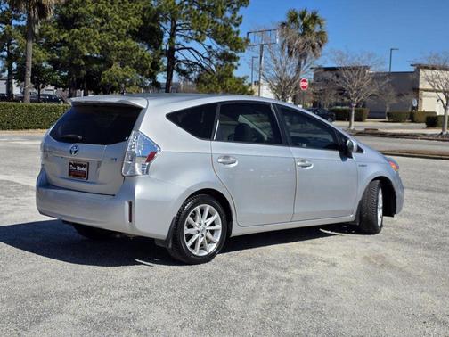 2013 Toyota Prius v Two