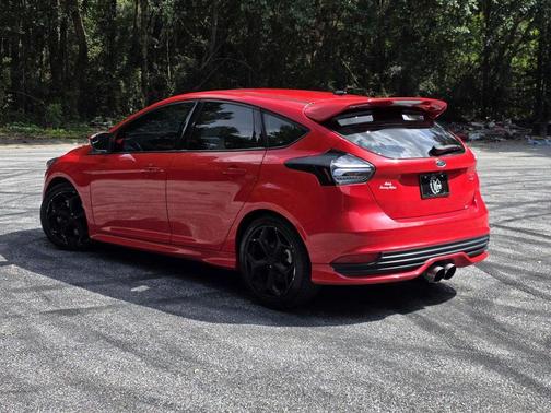 Red 2016 Ford Focus ST