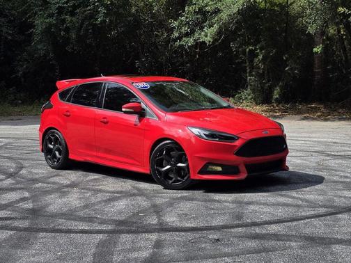 Red 2016 Ford Focus ST