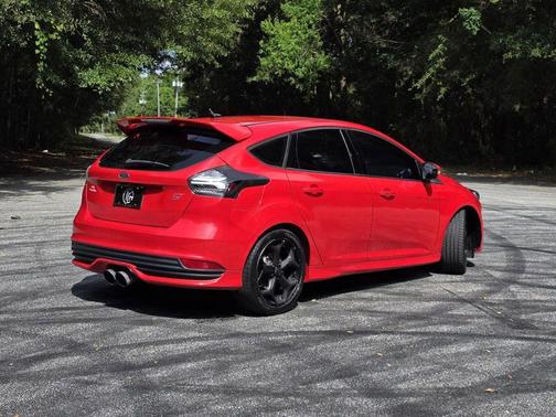 Red 2016 Ford Focus ST