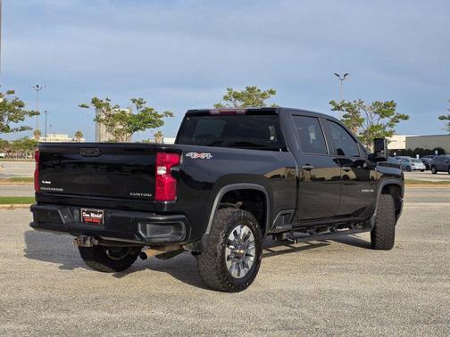 Black 2022 Chevrolet Silverado 2500 Custom