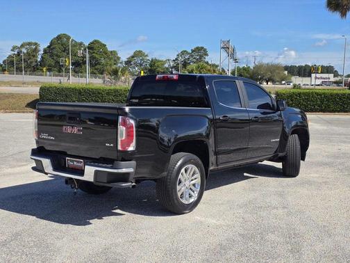 Black 2019 GMC Canyon SLE
