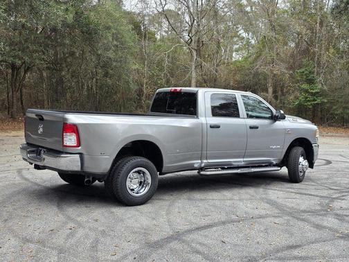 2022 RAM 3500 Tradesman Crew Cab 4x4 8' Box