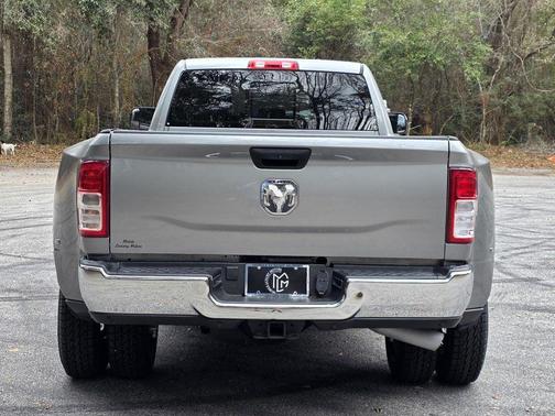 2022 RAM 3500 Tradesman Crew Cab 4x4 8' Box