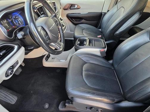 2019 Chrysler Pacifica Touring L