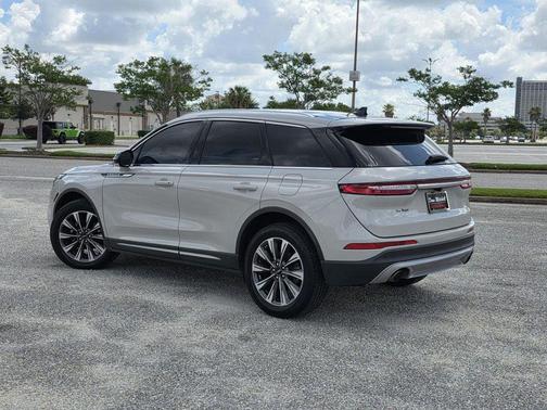 White 2020 Lincoln Corsair Reserve