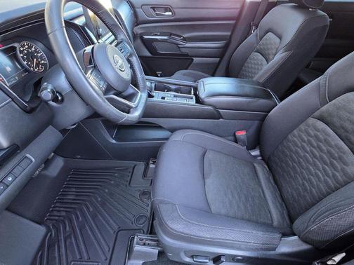 2022 Nissan Pathfinder SV 2WD