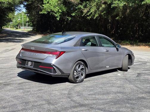Grey 2025 Hyundai ELANTRA SEL