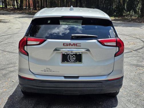 Silver 2022 GMC Terrain SLE