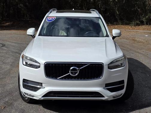 2017 Volvo XC90 T6 Momentum