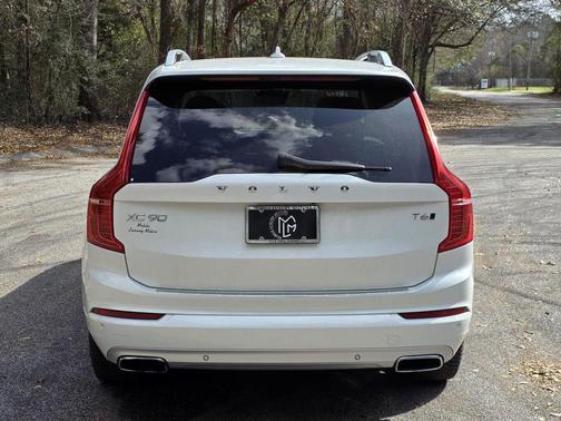 2017 Volvo XC90 T6 Momentum