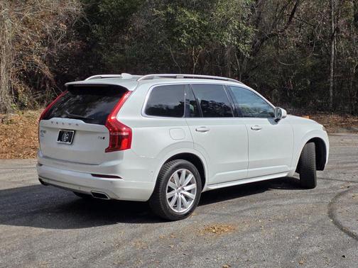 2017 Volvo XC90 T6 Momentum