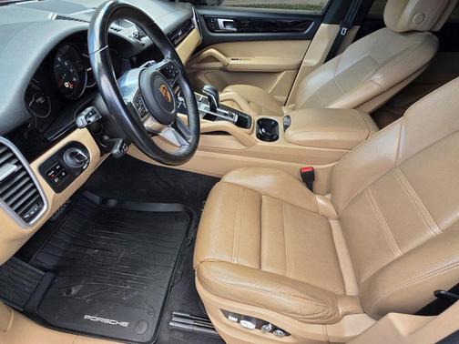 Blue 2019 Porsche Cayenne Cayenne