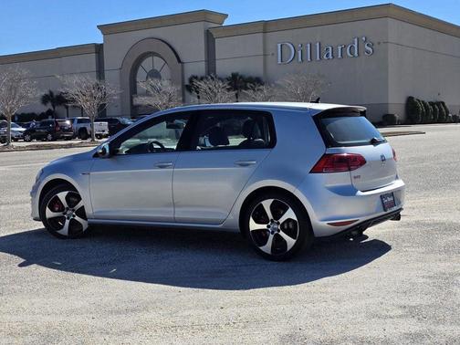 2017 Volkswagen Golf GTI 2.0T SE 4-Door