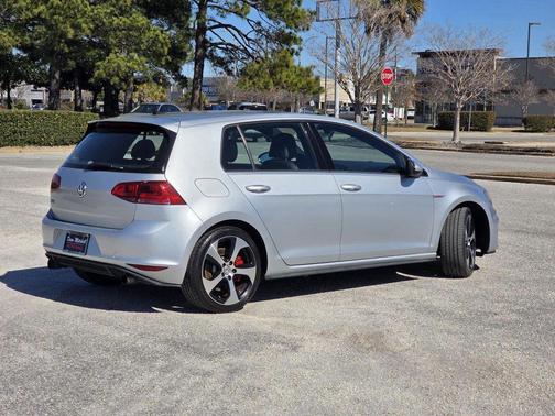 2017 Volkswagen Golf GTI 2.0T SE 4-Door