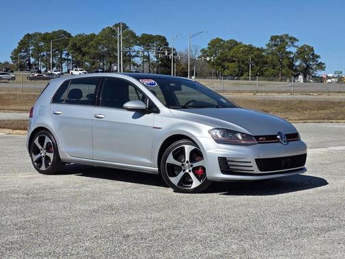 2017 Volkswagen Golf GTI 2.0T SE 4-Door