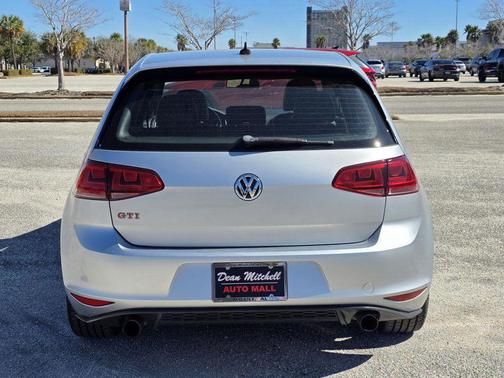 2017 Volkswagen Golf GTI 2.0T SE 4-Door