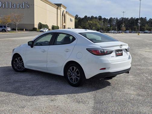 2020 Toyota Yaris Sedan LE