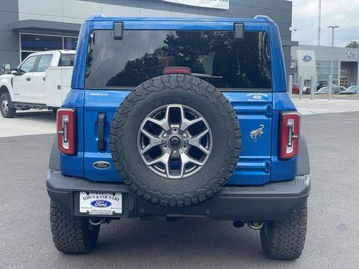 VELOCITY BLUE METALLIC 2025 Ford Bronco Badlands