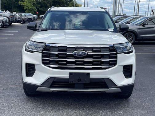 Star White Metallic Tri-Coat 2026 Ford Explorer Active