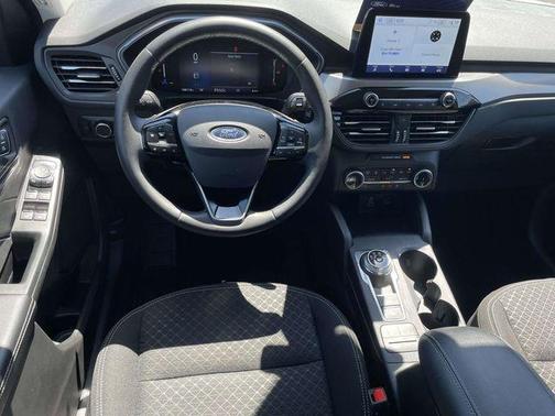 ICONIC SILVER METALLIC 2024 Ford Escape Active