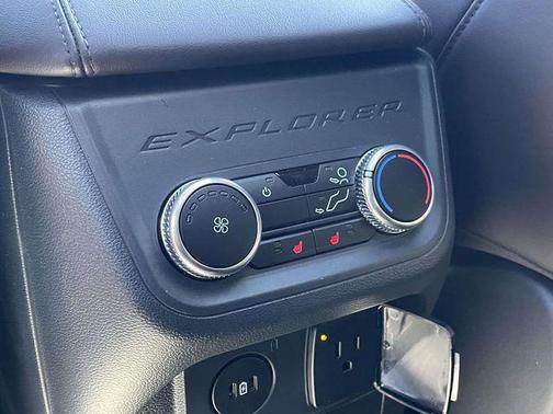 AGATE BLACK METALLIC 2025 Ford Explorer Platinum