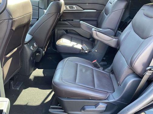 AGATE BLACK METALLIC 2025 Ford Explorer Platinum