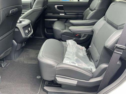 STAR WHITE MET TRI-COAT 2026 Ford Expedition Platinum