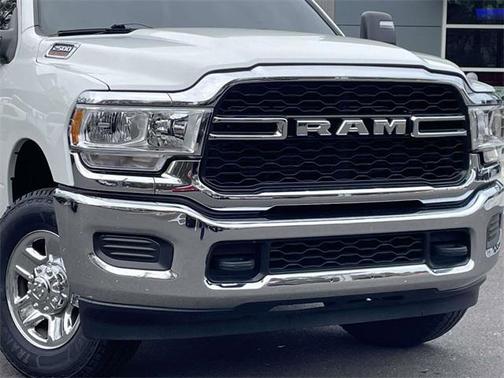 2023 RAM 2500 Tradesman Crew Cab 4x4 8' Box