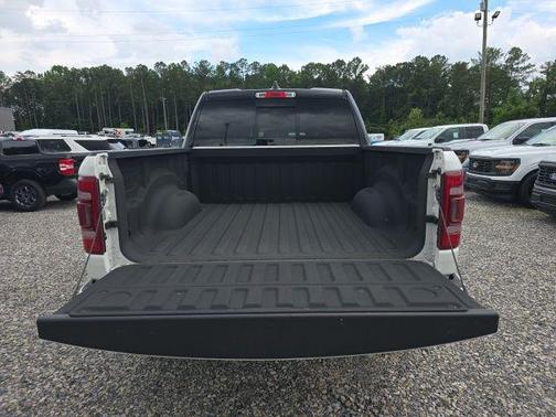 Ivory White Tri-Coat Pearlcoat 2019 RAM 1500 Laramie