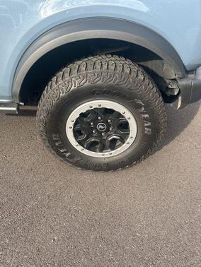 AZURE GRAY MET TRI-COAT 2024 Ford Bronco Black Diamond