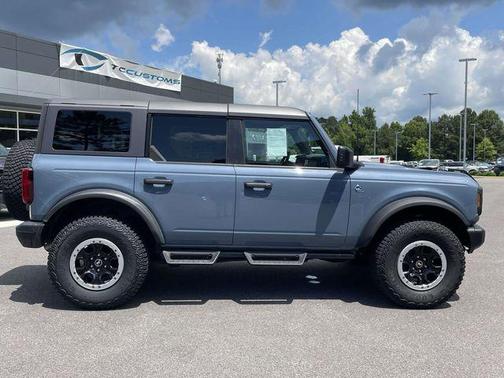 AZURE GRAY MET TRI-COAT 2024 Ford Bronco Black Diamond