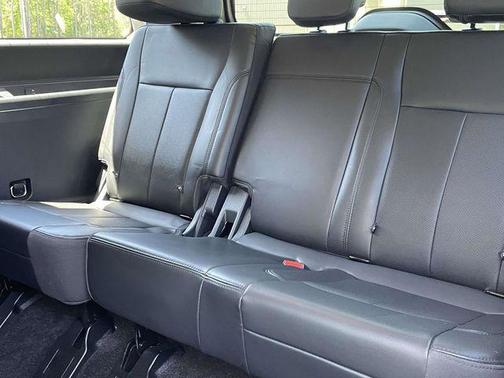 OXFORD WHITE 2023 Ford Expedition XLT