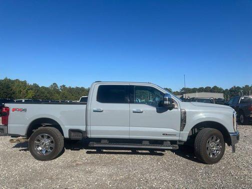 Glacier Gray Metallic Tri-Coat 2025 Ford F-250 Lariat