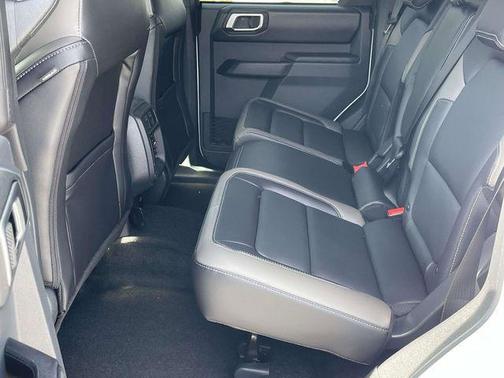 OXFORD WHITE 2026 Ford Bronco Outer Banks