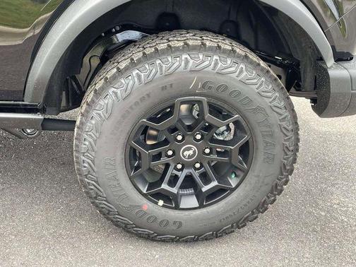 SHADOW BLACK 2026 Ford Bronco Badlands
