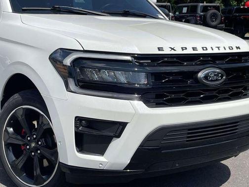 Star White Metallic Tri-Coat 2022 Ford Expedition Max Limited