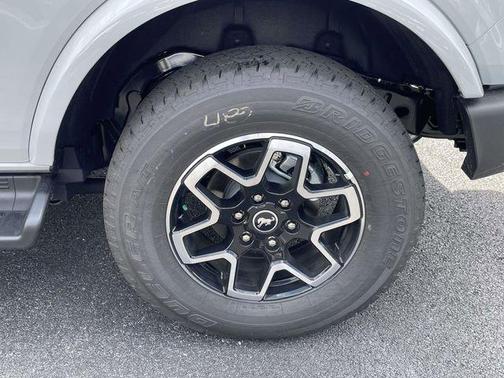 AVALANCHE GRAY 2026 Ford Bronco Outer Banks