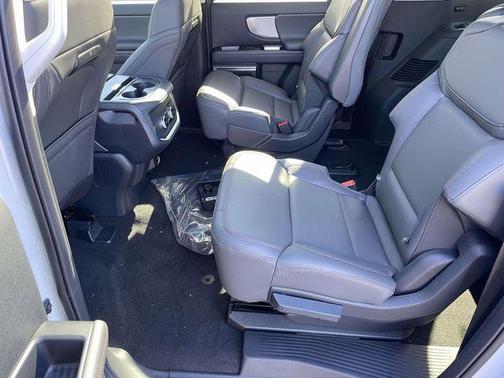 2025 Ford Expedition Max Active 4x2