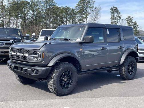 CARBONIZED GRAY METALLIC 2026 Ford Bronco Badlands
