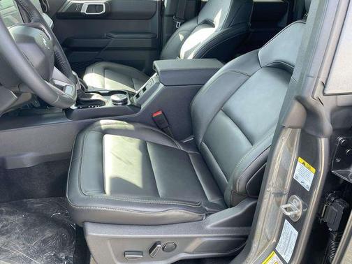 CARBONIZED GRAY METALLIC 2026 Ford Bronco Badlands