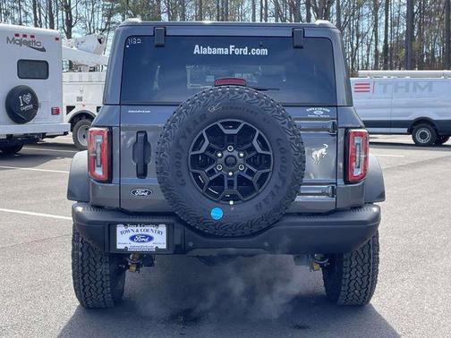 CARBONIZED GRAY METALLIC 2026 Ford Bronco Badlands