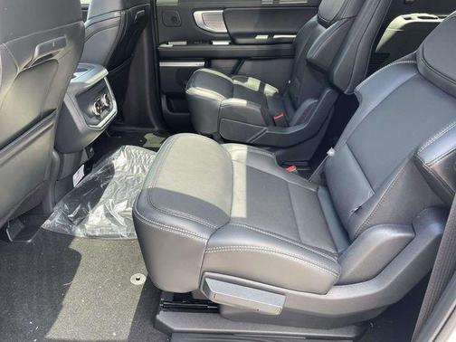 STAR WHITE MET TRI-COAT 2026 Ford Expedition Max Platinum