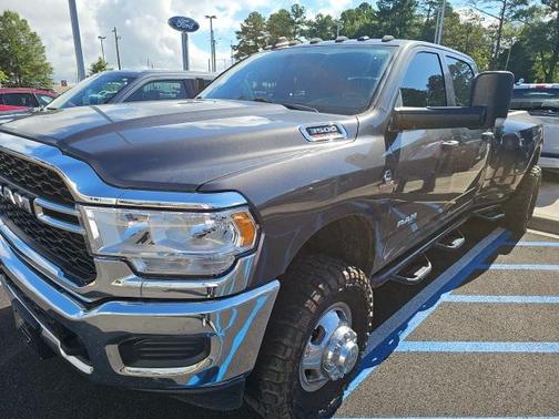 2022 RAM 3500 Tradesman Crew Cab 4x4 8' Box