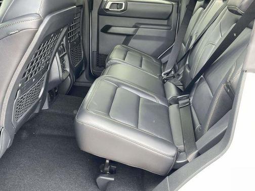 AVALANCHE GRAY 2026 Ford Bronco Badlands