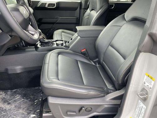 AVALANCHE GRAY 2026 Ford Bronco Badlands
