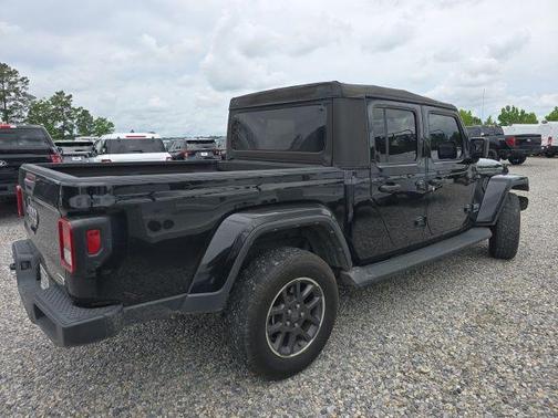 Black Clearcoat 2022 Jeep Gladiator Overland