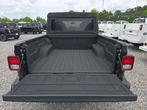 Black Clearcoat 2022 Jeep Gladiator Overland