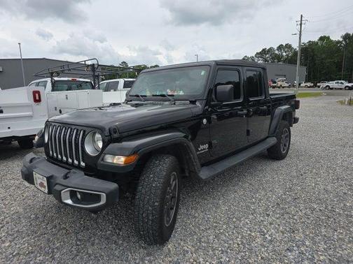 Black Clearcoat 2022 Jeep Gladiator Overland